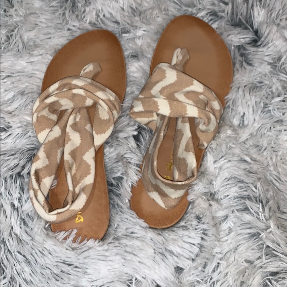 dirty landry sandals size 9 (run small)